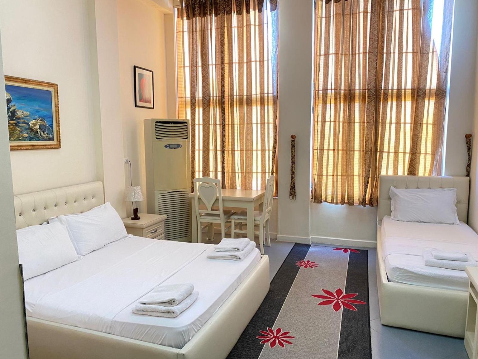 Hotel Pasarela Berat Exterior photo